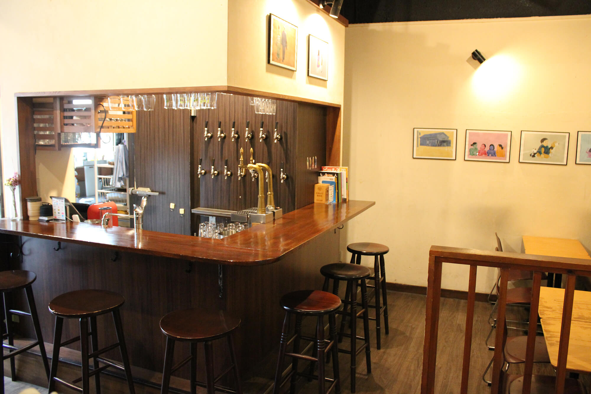 店内カウンター写真